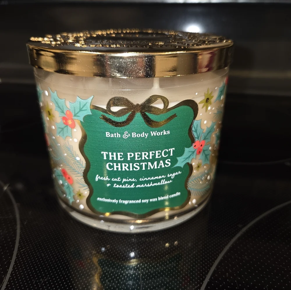 Bath & Body Works "The Perfect Christmas" Candle 14.5oz - Picture 3 of 10